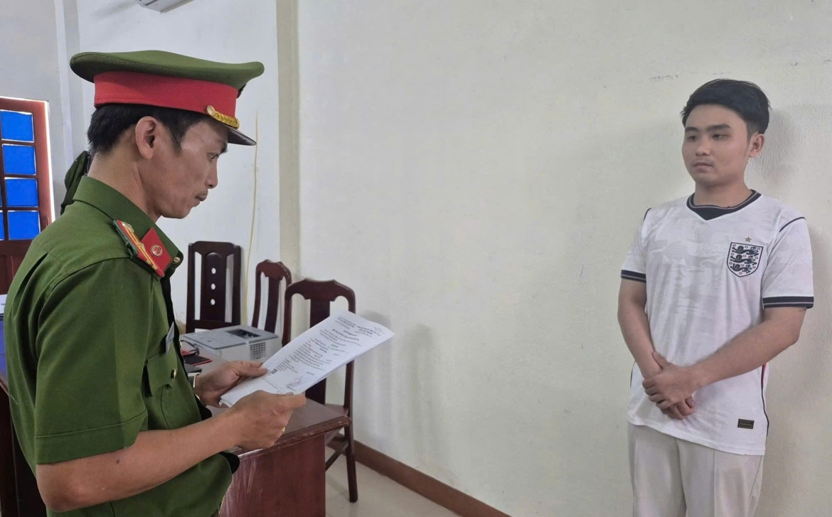 tạm giữ nam nhân viên chiếm đoạt 84 điện thoại bán lấy tiền đầu tư tiền ảo hình ảnh 1 tam giu nam nhan vien chiem doat 84 dien thoai ban lay tien dau tu tien ao hinh anh 1