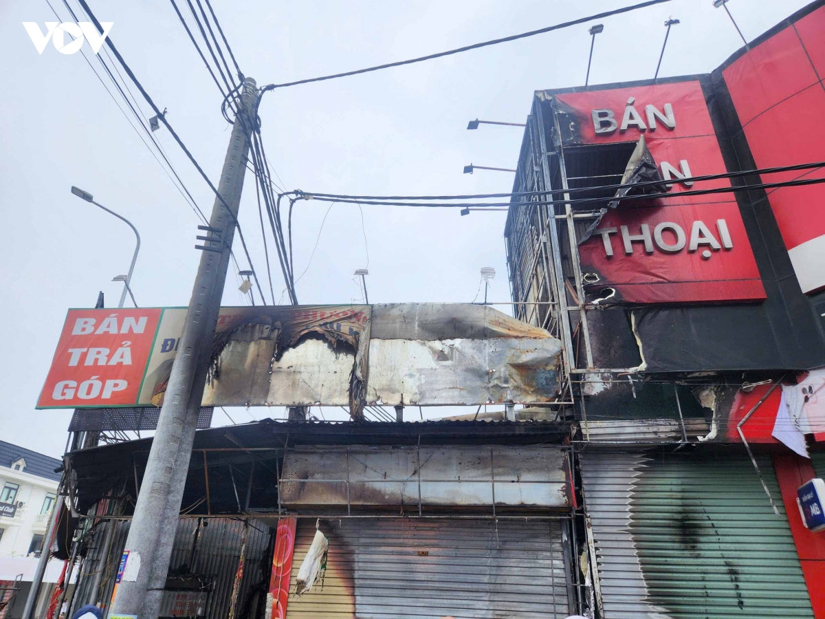 hien truong vu chay lon trong dem thieu rui 2 cua hang dien thoai o bac ninh hinh anh 6