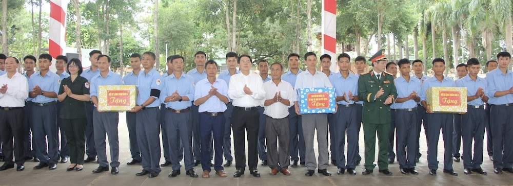 pho thu tuong ho quoc dung du le an tang 18 hai cot liet si tai gia lai hinh anh 9