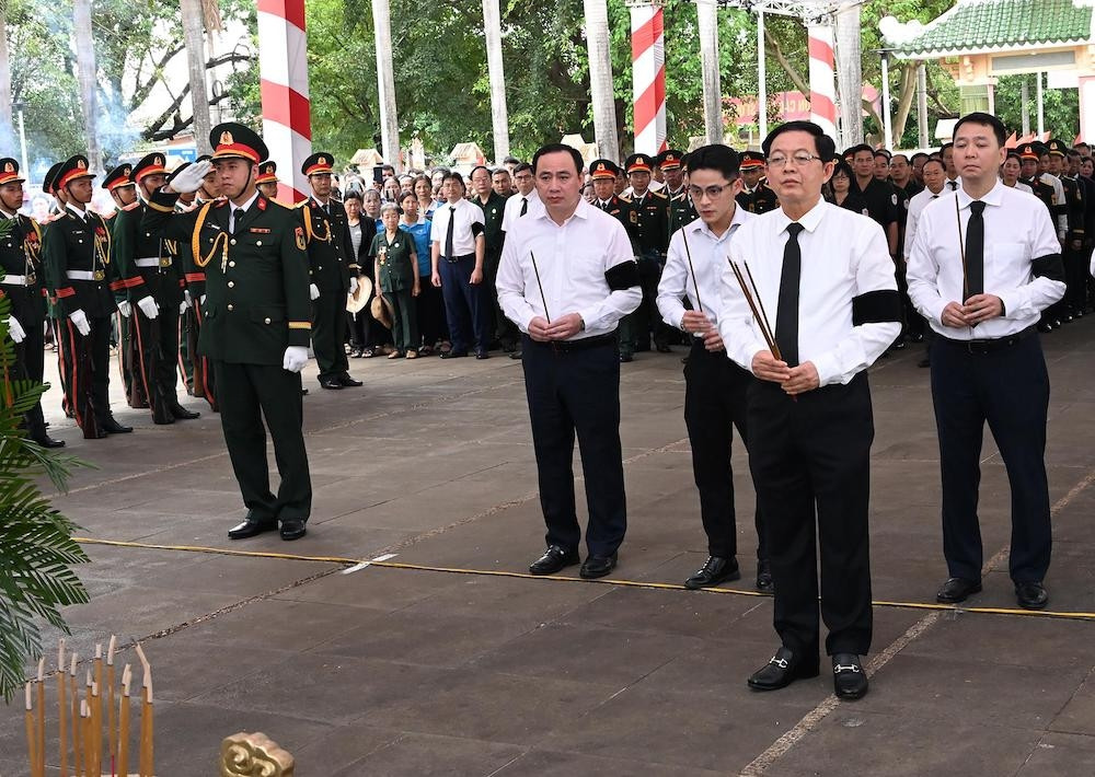 pho thu tuong ho quoc dung du le an tang 18 hai cot liet si tai gia lai hinh anh 2