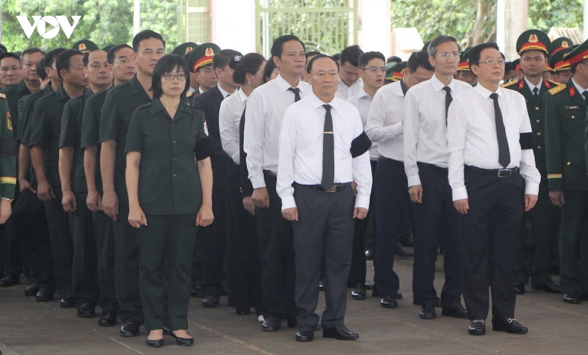 pho thu tuong ho quoc dung du le an tang 18 hai cot liet si tai gia lai hinh anh 3