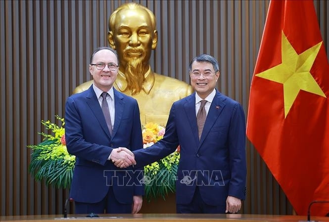 Thủ tướng Lê Minh Hưng tiếp Đại sứ Liên bang Nga tại Việt Nam Gennady Bezdetko.