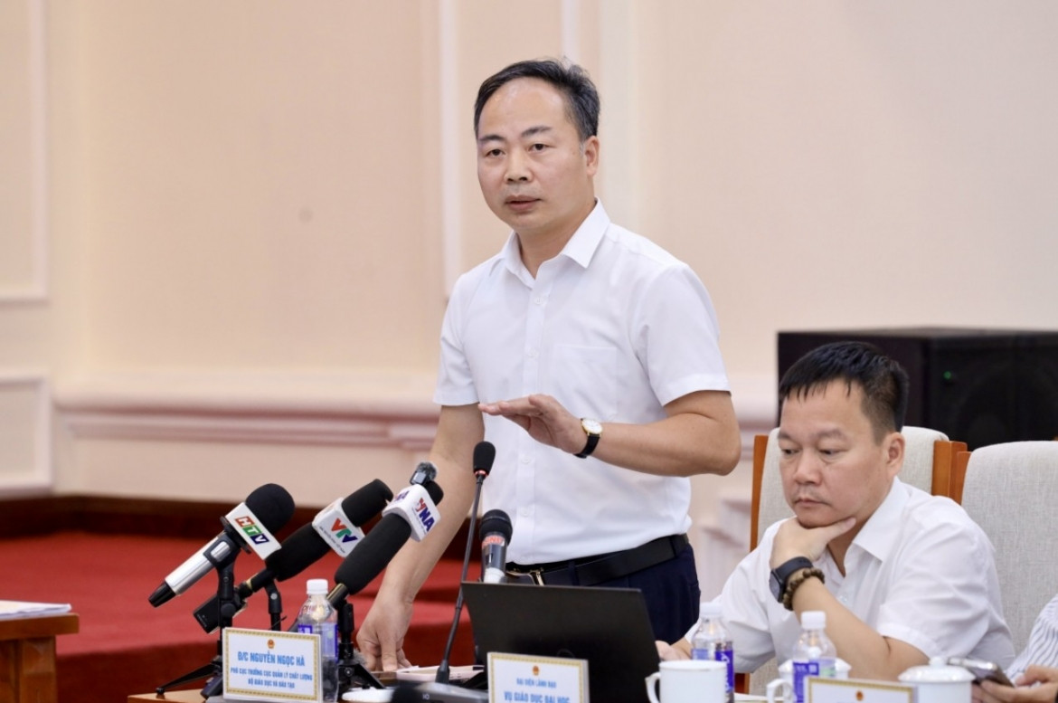 lan dau tien bo gd-Dt cham thi mon ngu van bang cong cu rubric hinh anh 1