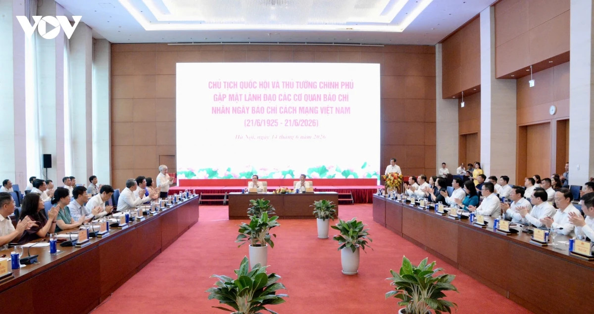 thu tuong chinh phu, chu tich quoc hoi gap mat lanh dao cac co quan bao chi hinh anh 2