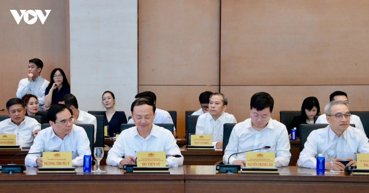 thu tuong chinh phu, chu tich quoc hoi gap mat lanh dao cac co quan bao chi hinh anh 9