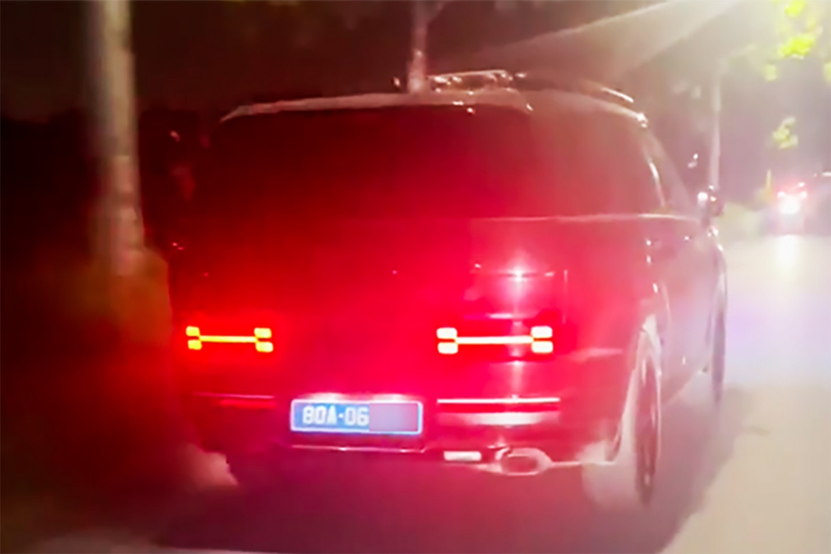 va chạm khiến người phụ nữ nhập viện, tài xế xe biển xanh hú còi rời hiện trường hình ảnh 1 va cham khien nguoi phu nu nhap vien, tai xe xe bien xanh hu coi roi hien truong hinh anh 1