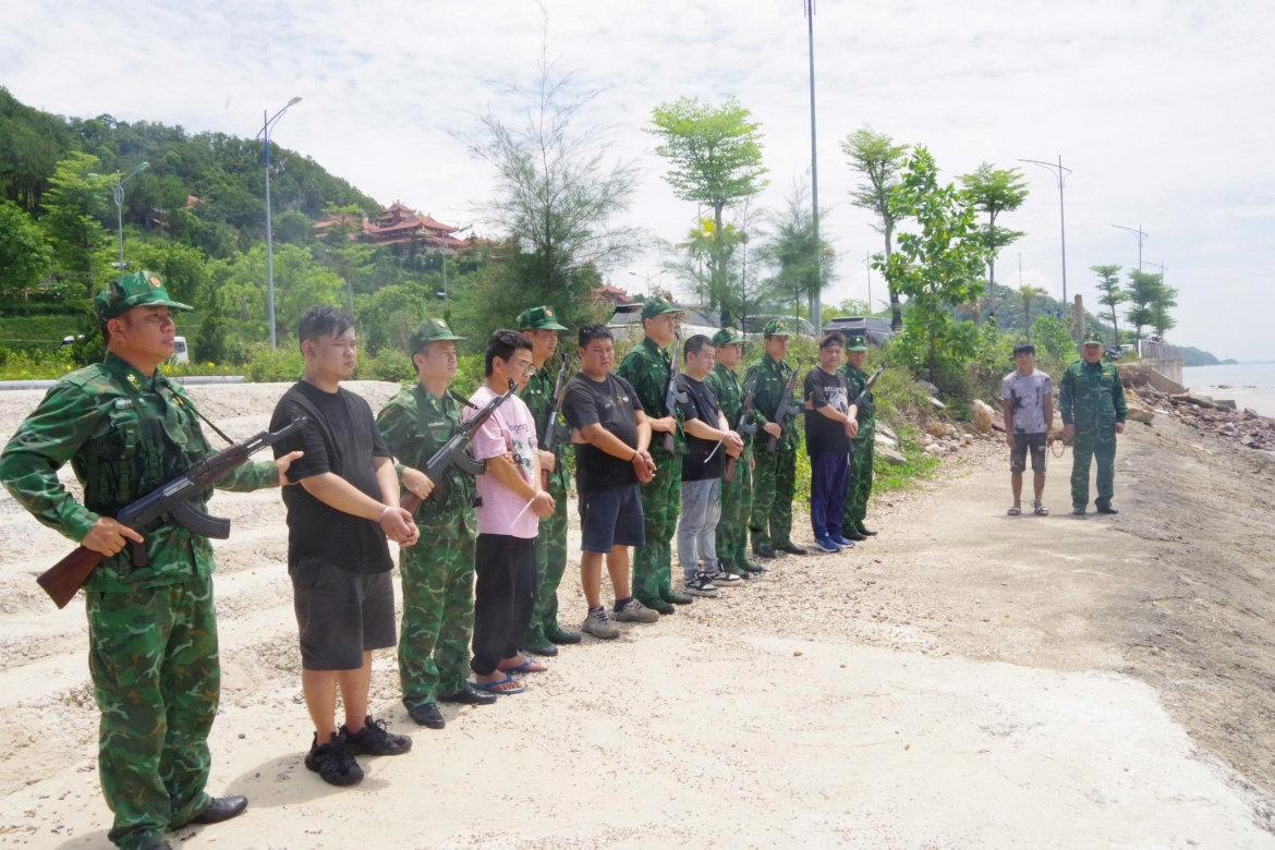 triệt phá đường dây đưa người nước ngoài xuất cảnh trái phép qua đường biển hình ảnh 2 triet pha duong day dua nguoi nuoc ngoai xuat canh trai phep qua duong bien hinh anh 2
