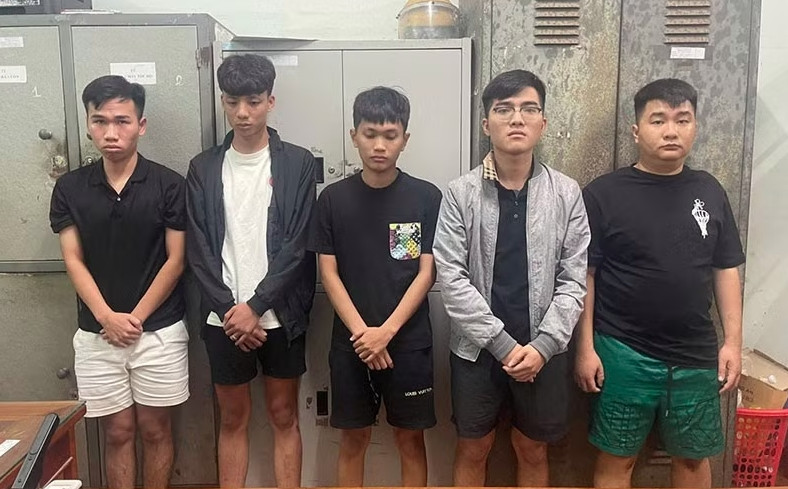 bắt giữ nhóm đối tượng từ đất liền ra đảo phát loa đòi nợ hình ảnh 1 bat giu nhom doi tuong tu dat lien ra dao phat loa doi no hinh anh 1