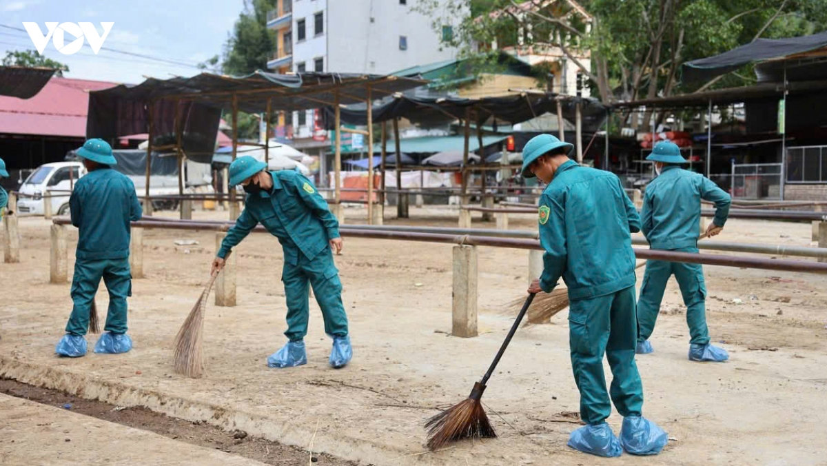 tập trung khống chế dịch lở mồm long móng tại chợ trâu bò lớn nhất thái nguyên hình ảnh 2 tap trung khong che dich lo mom long mong tai cho trau bo lon nhat thai nguyen hinh anh 2