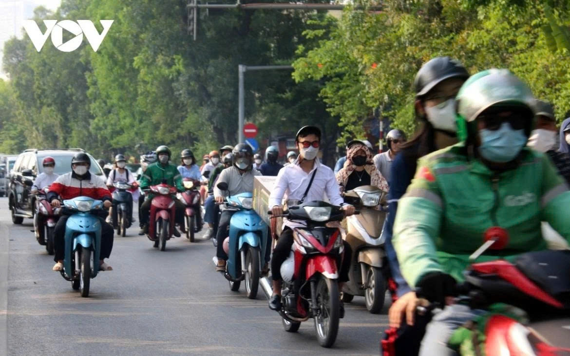 thoi tiet ngay 18 6 ha noi oi nong 33-35 do, bac bo co mua dong hinh anh 1