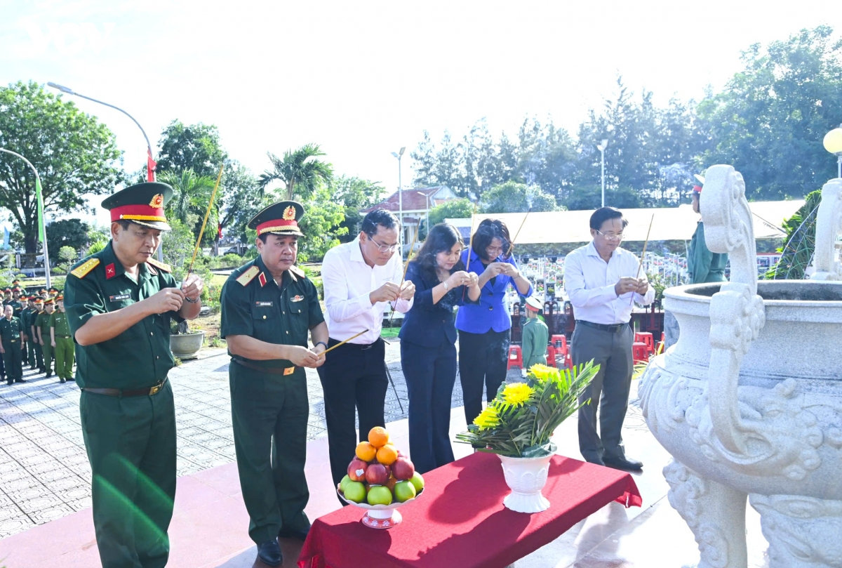 xoa dịu nỗi đau chiến tranh, cà mau tìm lại tên cho 263 liệt sĩ hình ảnh 1 xoa diu noi dau chien tranh, ca mau tim lai ten cho 263 liet si hinh anh 1