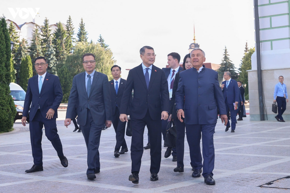 thủ tướng lê minh hưng gặp người đứng đầu cộng hoà tatarstan r.n minnikhanov hình ảnh 1 thu tuong le minh hung gap nguoi dung dau cong hoa tatarstan r.n minnikhanov hinh anh 1