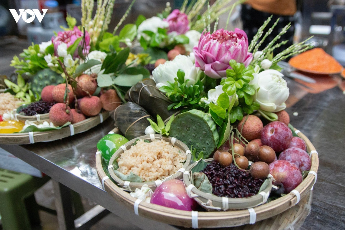 nguoi dan day tu 5h sang, tat bat sam do diet sau bo trong ngay tet Doan ngo hinh anh 11