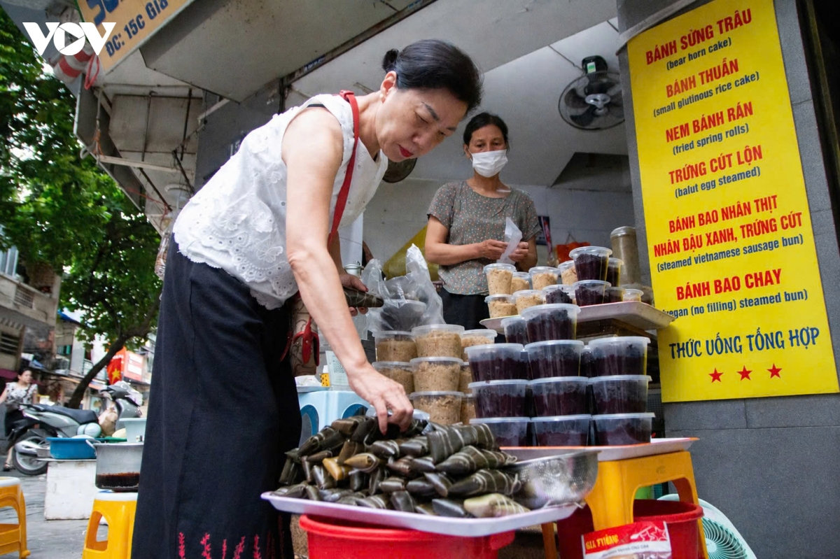nguoi dan day tu 5h sang, tat bat sam do diet sau bo trong ngay tet Doan ngo hinh anh 14
