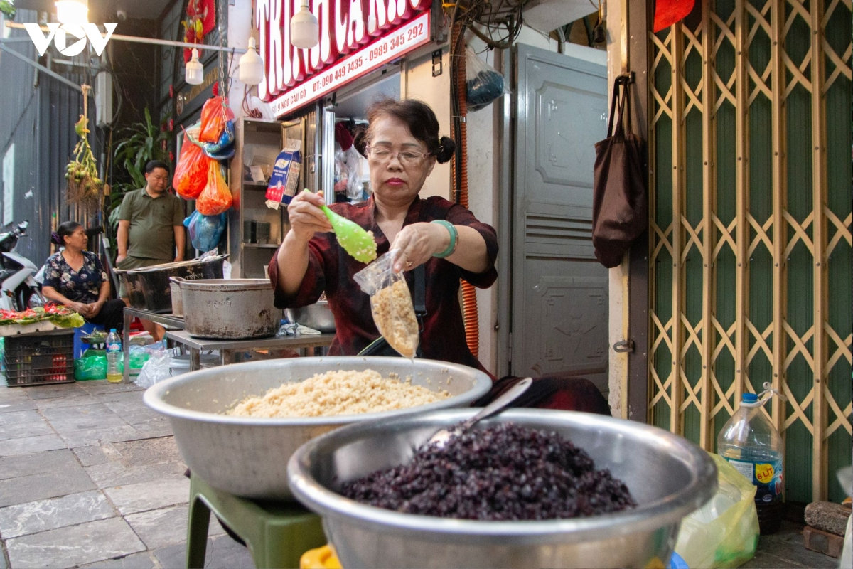 nguoi dan day tu 5h sang, tat bat sam do diet sau bo trong ngay tet Doan ngo hinh anh 4