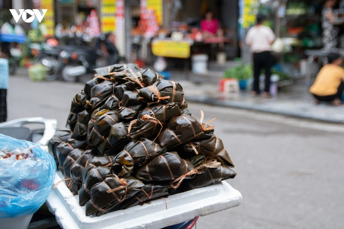 nguoi dan day tu 5h sang, tat bat sam do diet sau bo trong ngay tet Doan ngo hinh anh 8