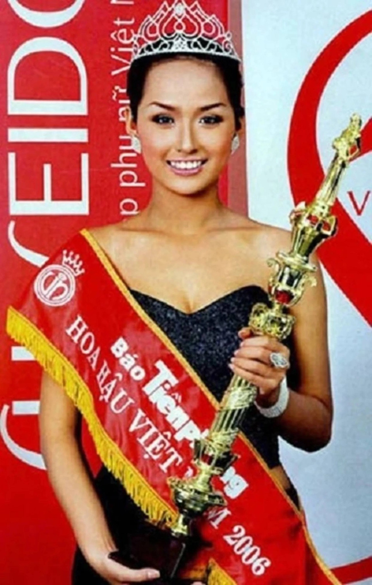Mai Phương Thúy đăng quang