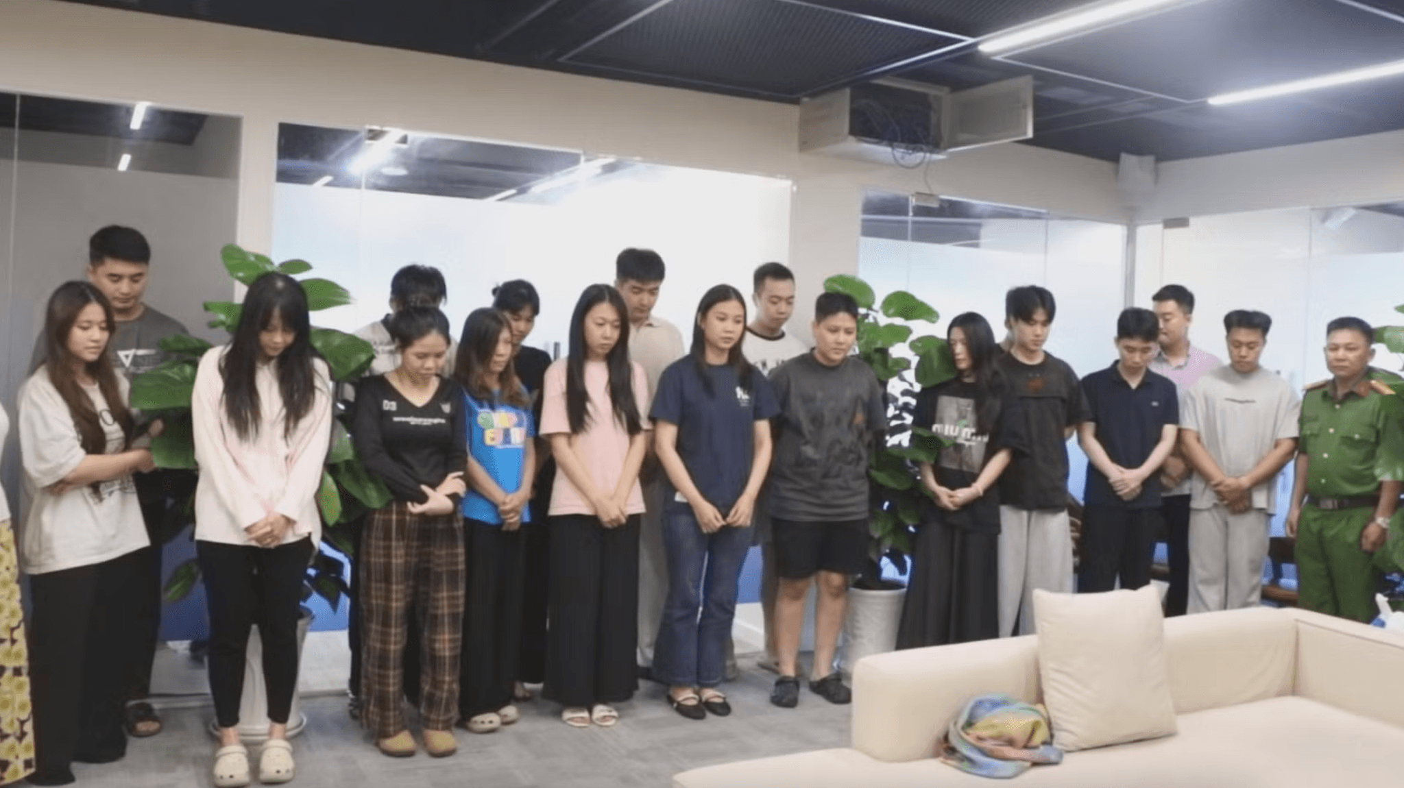 Trong số các đối tượng liên quan bị khởi tố có nhiều người còn rất trẻ, chỉ mới ngoài 20 tuổi. (Ảnh C.A)