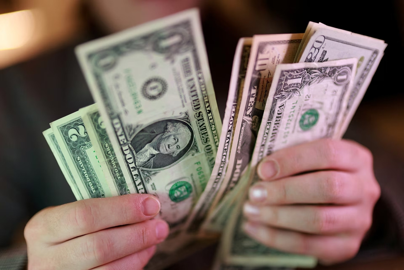 Giá USD trên thị trường tự do bất ngờ tăng mạnh. (Ảnh: Reuters)