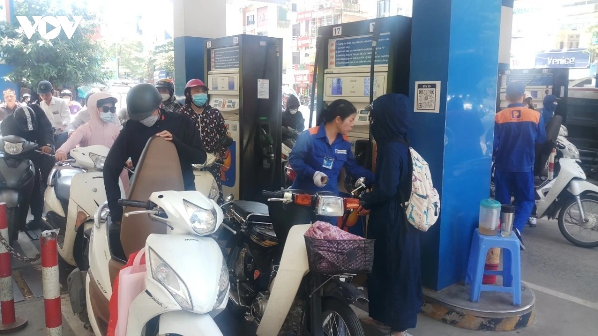 người tiêu dùng đã mở lòng với xăng e10 sau gần một tháng đưa vào sử dụng hình ảnh 2 nguoi tieu dung da mo long voi xang e10 sau gan mot thang dua vao su dung hinh anh 2