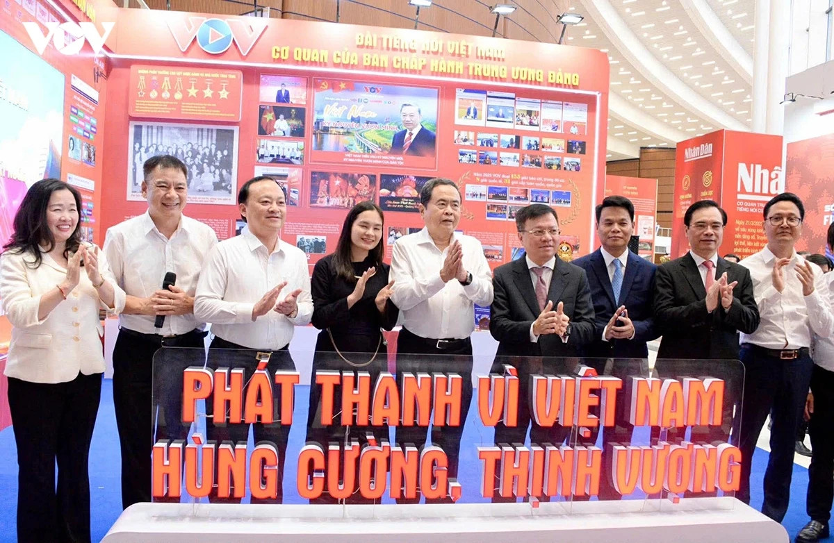 chủ tịch quốc hội trần thanh mẫn thăm gian trưng bày hội báo toàn quốc năm 2026 hình ảnh 2 chu tich quoc hoi tran thanh man tham gian trung bay hoi bao toan quoc nam 2026 hinh anh 2