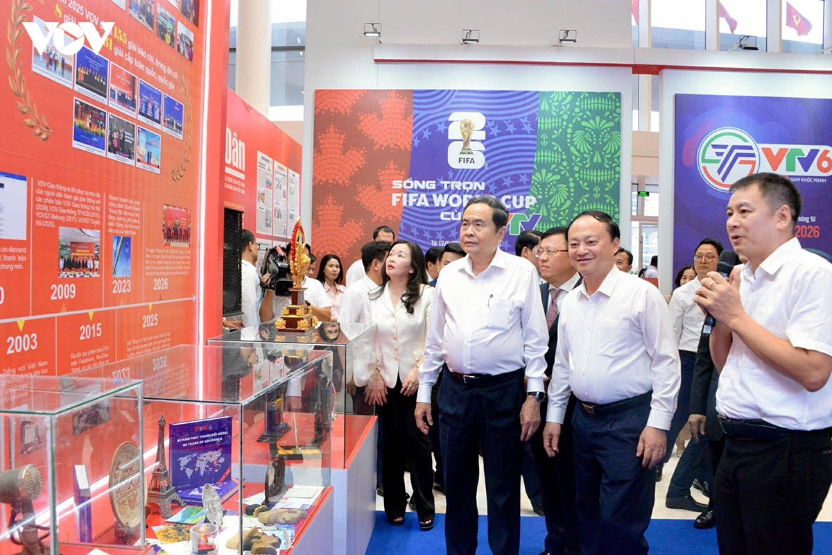 chủ tịch quốc hội trần thanh mẫn thăm gian trưng bày hội báo toàn quốc năm 2026 hình ảnh 4 chu tich quoc hoi tran thanh man tham gian trung bay hoi bao toan quoc nam 2026 hinh anh 4
