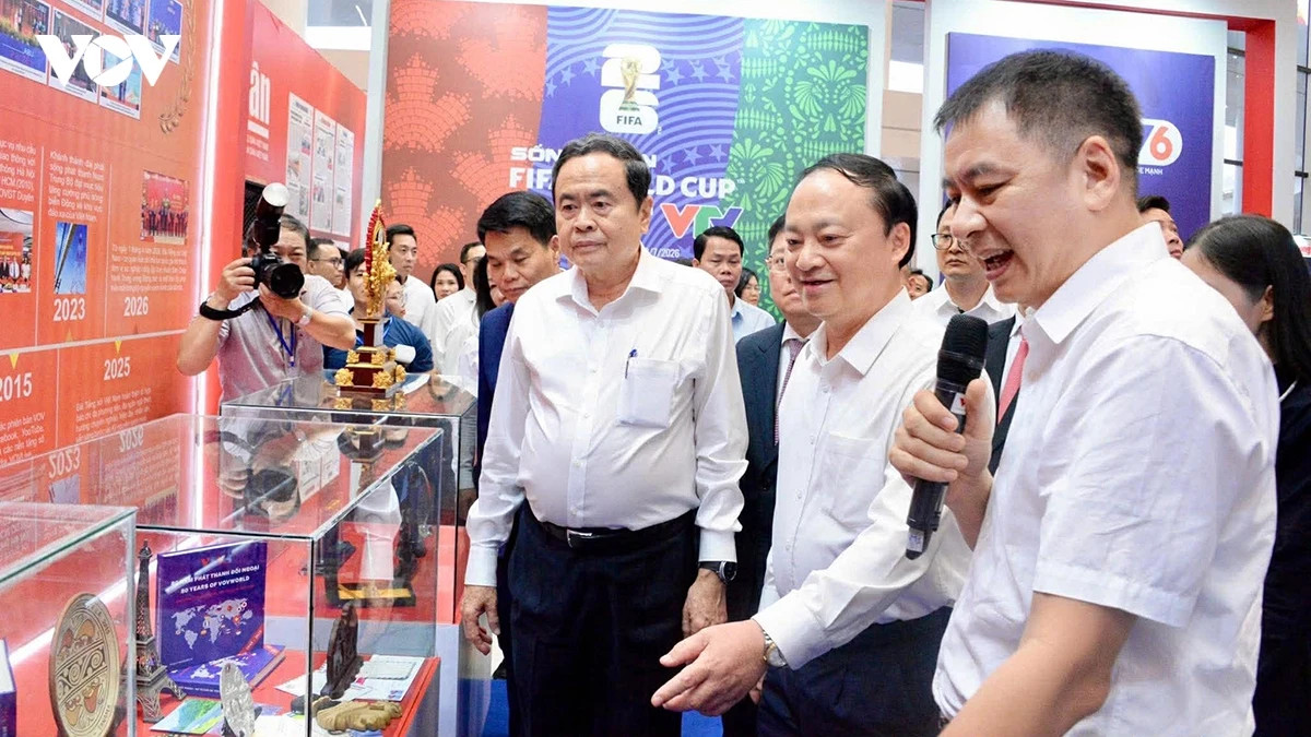 chủ tịch quốc hội trần thanh mẫn thăm gian trưng bày hội báo toàn quốc năm 2026 hình ảnh 3 chu tich quoc hoi tran thanh man tham gian trung bay hoi bao toan quoc nam 2026 hinh anh 3