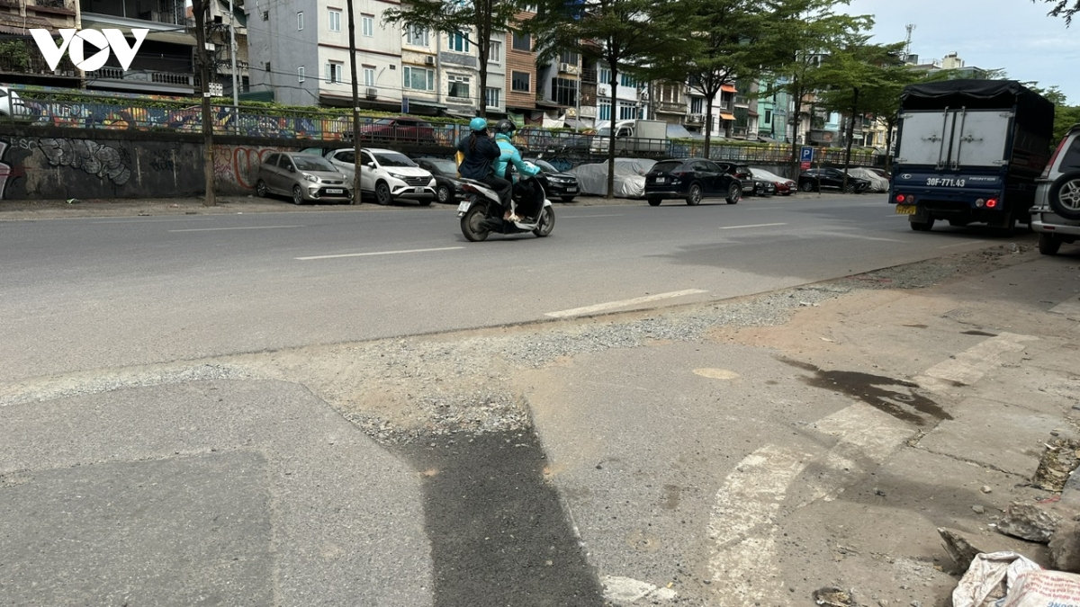 ha noi hoan tra mat duong sau du an chong ngap nhieu go ghe, nham nho mat an toan hinh anh 2