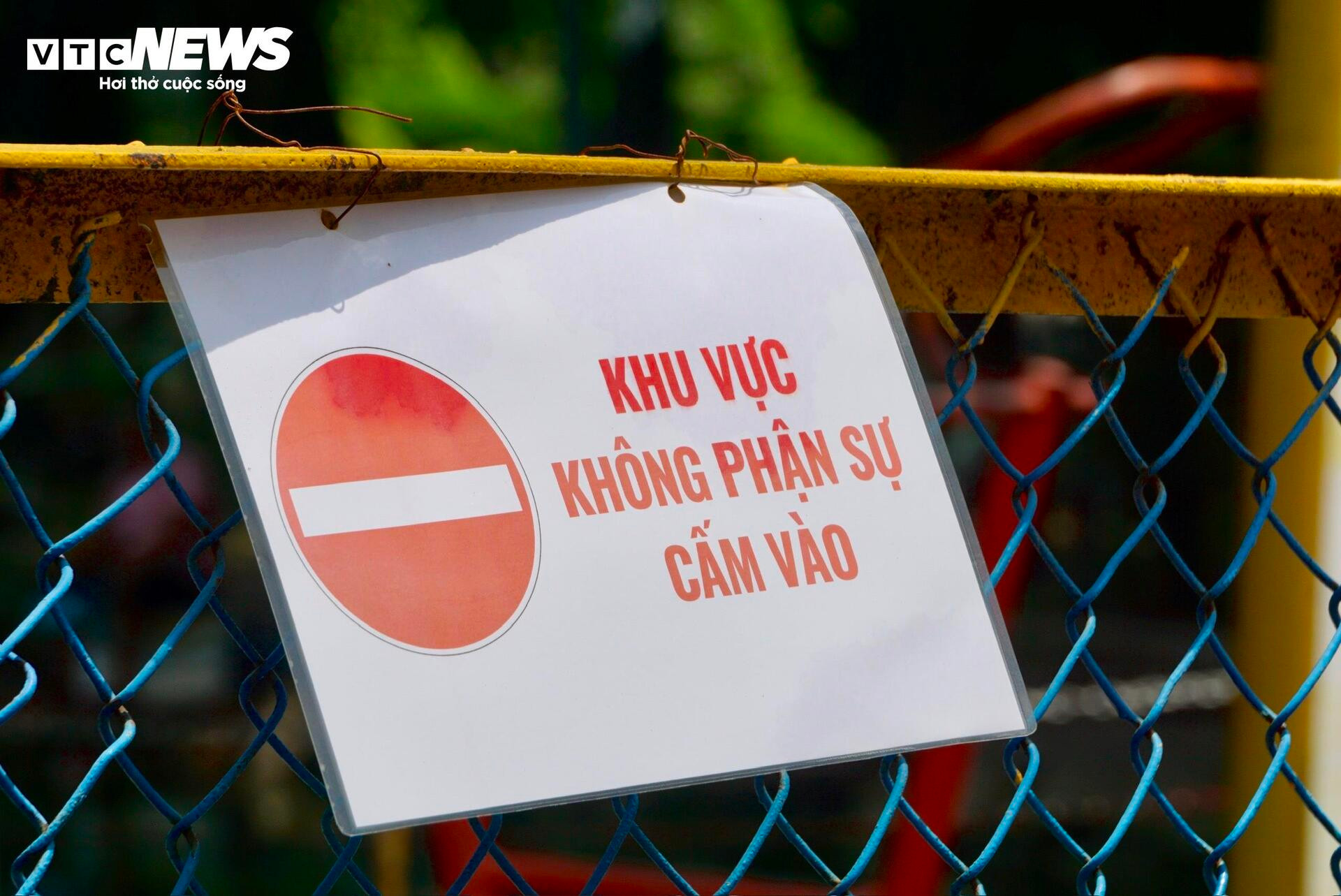 Đóng một phần Công viên Lê Thị Riêng để chuẩn bị khai quật tìm hài cốt liệt sĩ - 4