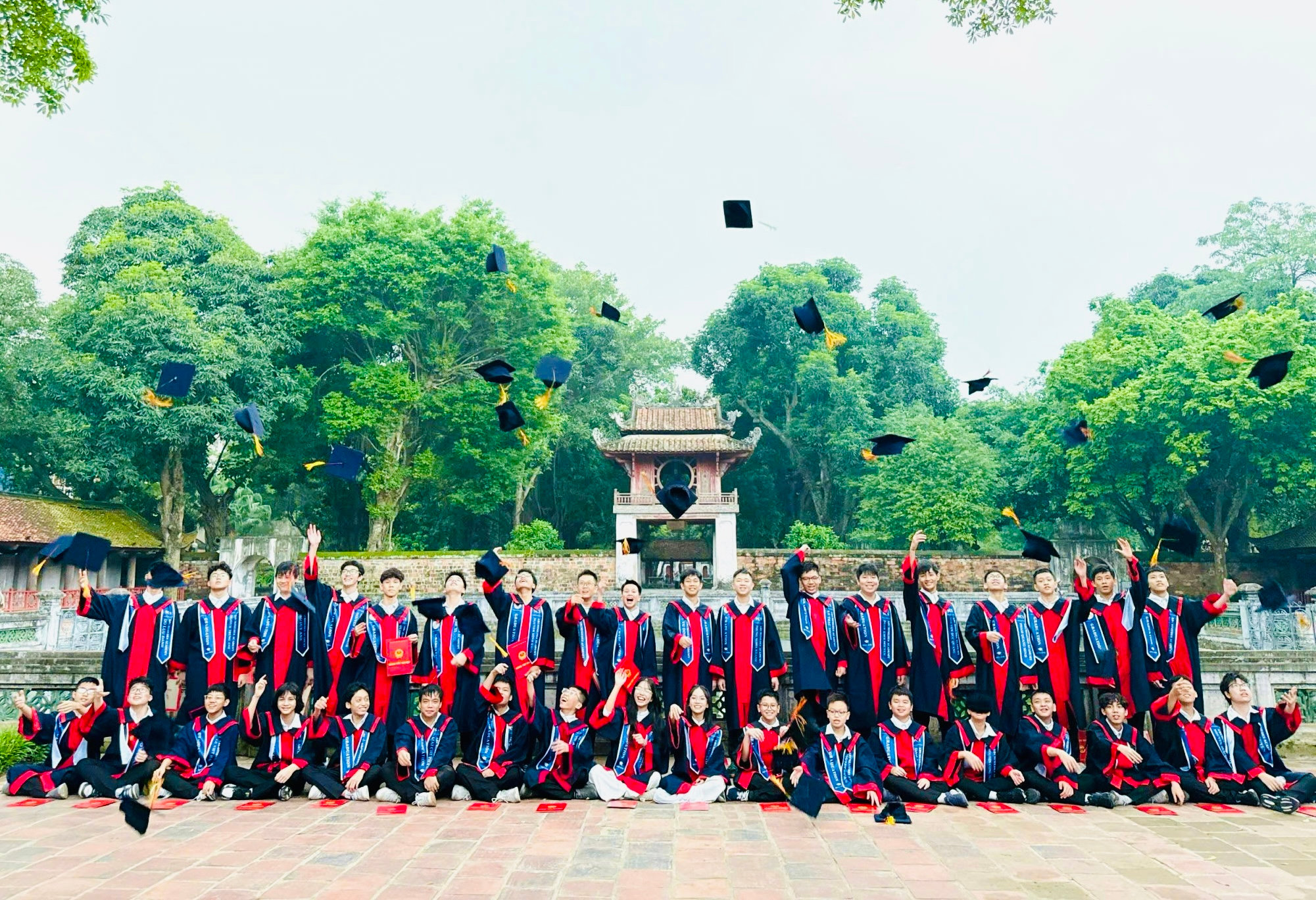 34/34 học sinh lớp 9C1 Trường THCS Archimedes đồng loạt đỗ chuyên Toán, Tin vào các trường chuyên có độ cạnh tranh cao nhất Hà Nội.