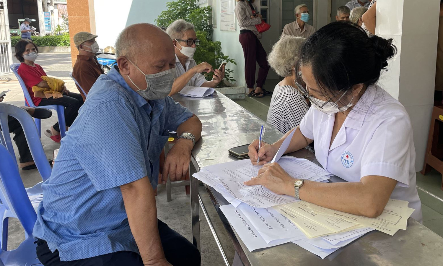 Từ năm 2026, người cao tuổi được khám sức khỏe định kỳ miễn phí ít nhất mỗi năm một lần.