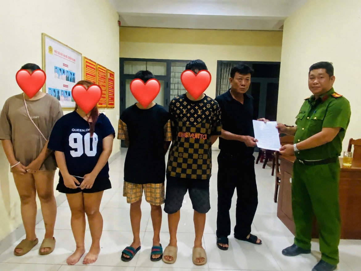 kip thoi ho tro 4 thieu nien ngoai tinh tro ve nha an toan hinh anh 1