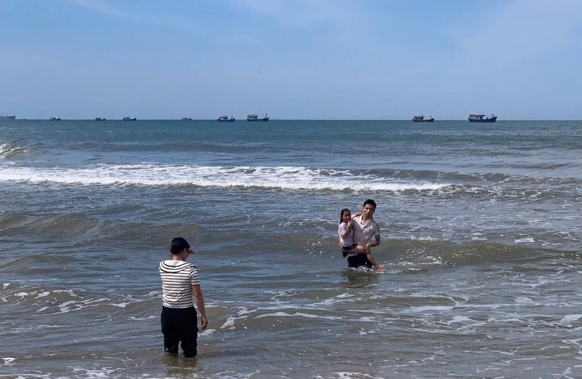 nam sinh lớp 12 dũng cảm lao ra biển cứu người bị sóng cuốn hình ảnh 1 nam sinh lop 12 dung cam lao ra bien cuu nguoi bi song cuon hinh anh 1