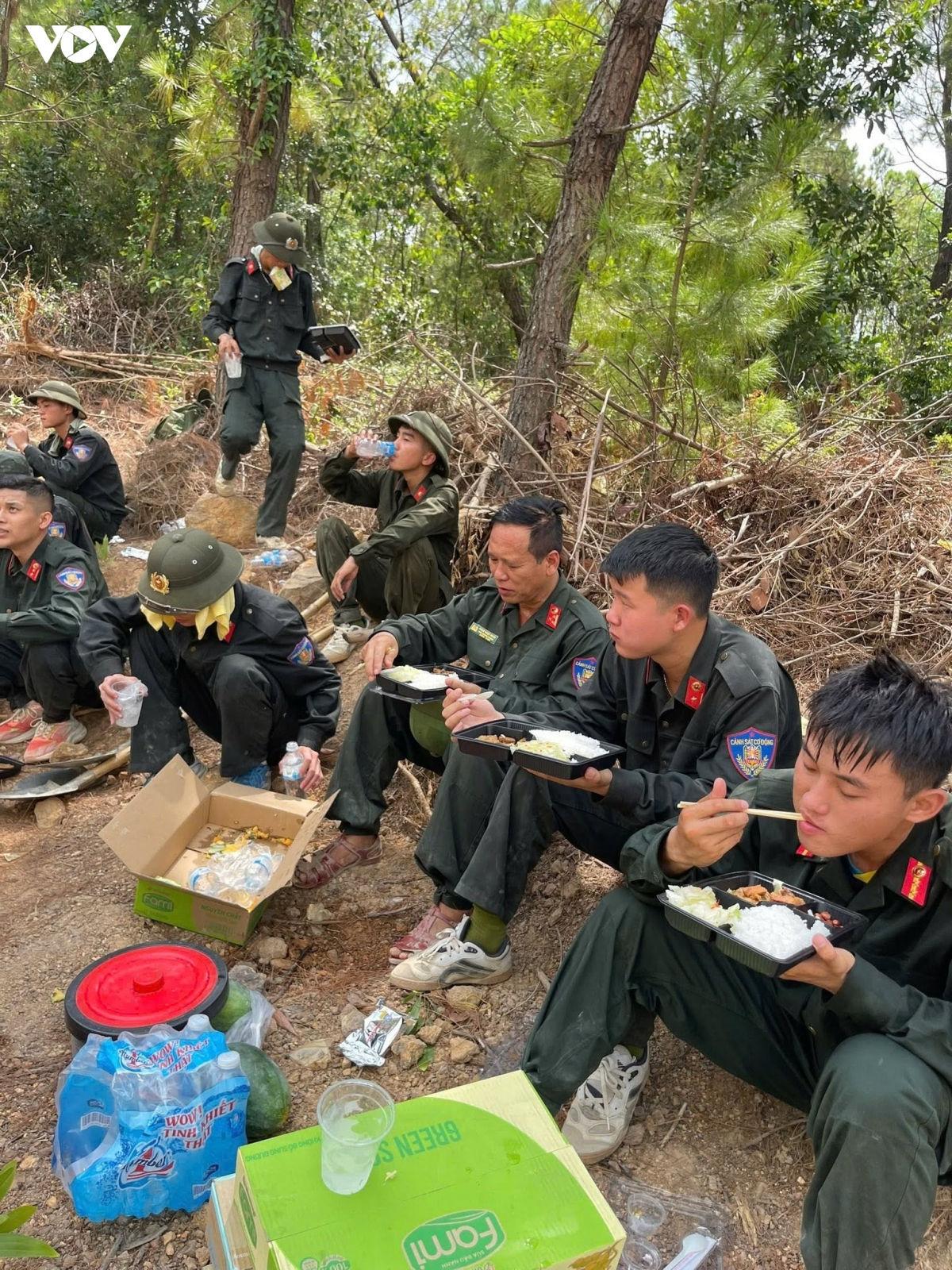 gan 1.000 nguoi tham gia chua chay rung o nghe an hinh anh 12