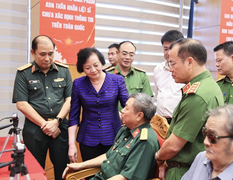 phó thủ tướng tìm danh tính liệt sĩ là nhiệm vụ cấp bách chạy đua với thời gian hình ảnh 2 pho thu tuong tim danh tinh liet si la nhiem vu cap bach chay dua voi thoi gian hinh anh 2