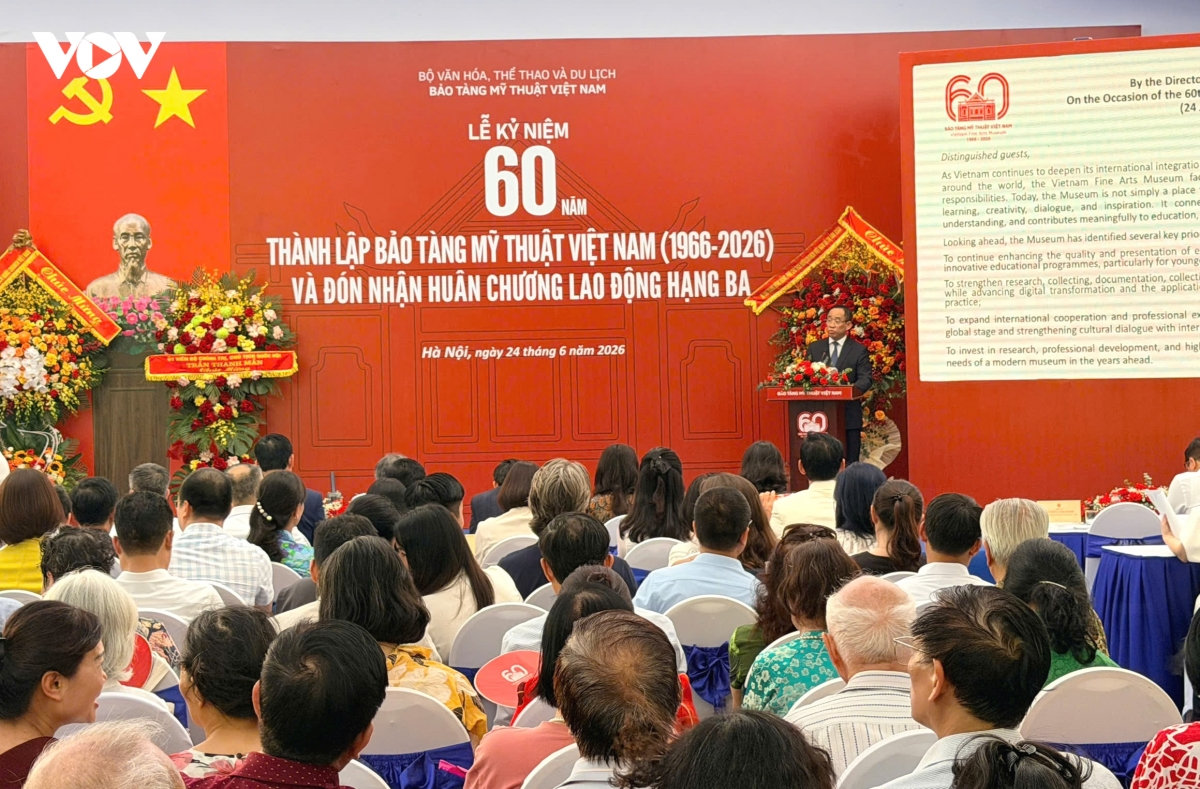 pho chu tich nuoc trao huan chuong lao dong cho bao tang my thuat viet nam hinh anh 1