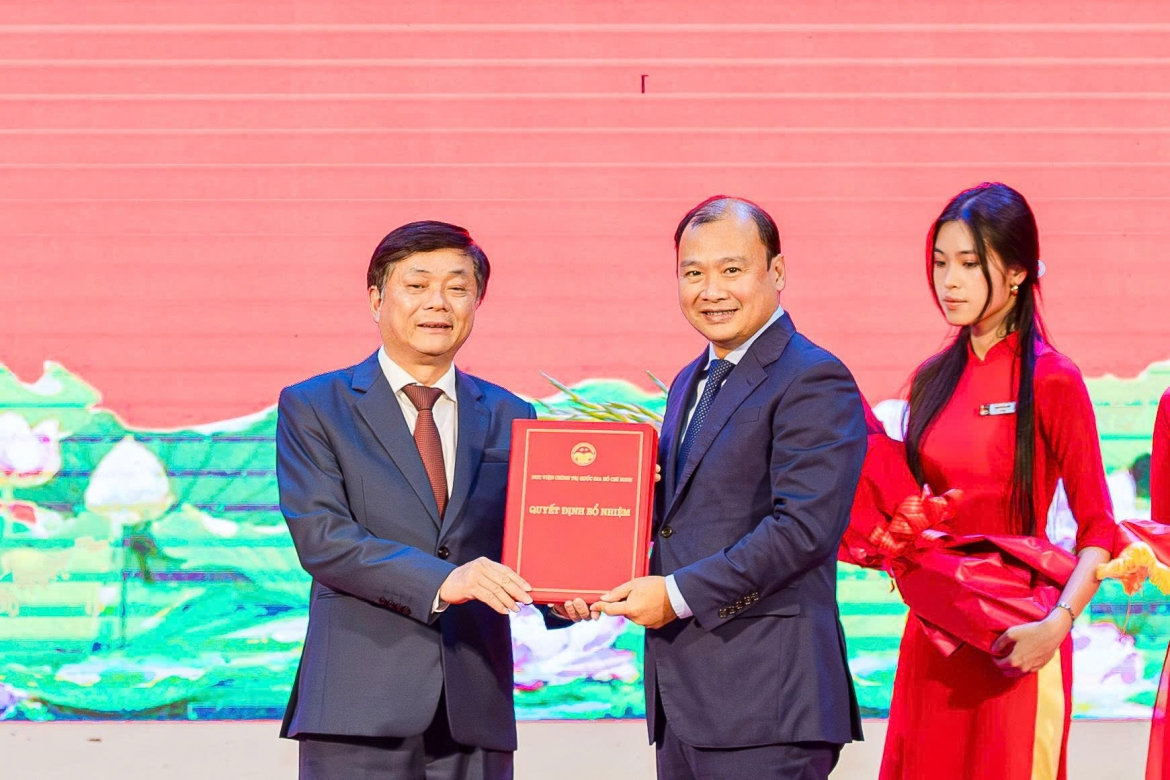 cong bo quyet dinh bo nhiem lai giam doc hoc vien bao chi va tuyen truyen hinh anh 1