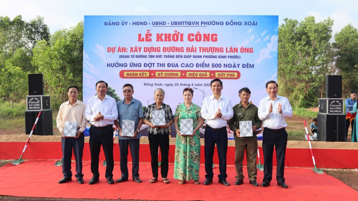 nguoi dan Dong nai hien dat vang , do nha de mo duong giao thong hinh anh 3