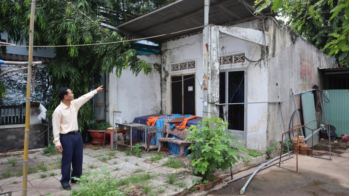 nguoi dan Dong nai hien dat vang , do nha de mo duong giao thong hinh anh 2