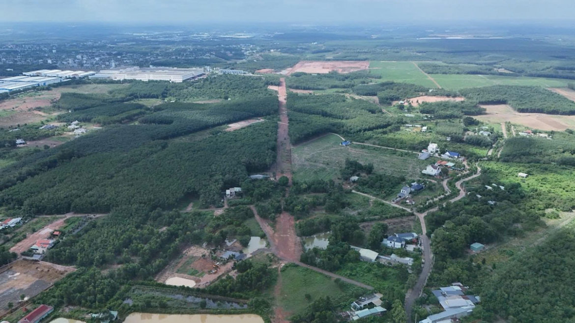 nguoi dan Dong nai hien dat vang , do nha de mo duong giao thong hinh anh 1