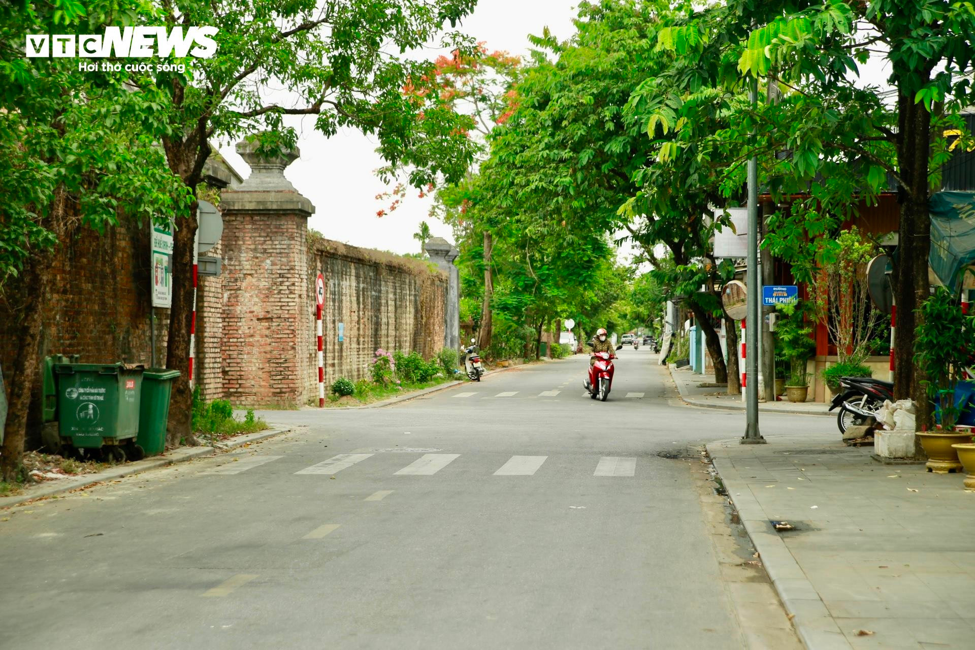 Theo ông Lượt, ký ức năm xưa ùa về khi vào năm 2018, ông có cuộc trò chuyện với chủ quán cà phê nằm trên đường Tôn Thất Thiệp (TP Huế) gần vị trí hố bom.