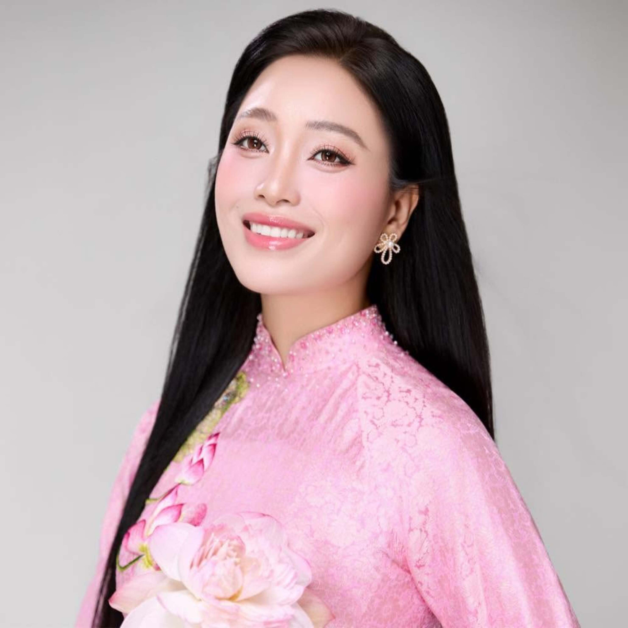 Sao Mai Huyền Trang.