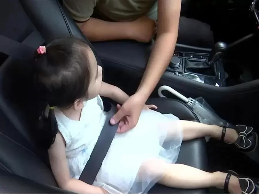 vi sao hang ghe truoc la vi tri nguy hiem nhat voi tre em hinh anh 1