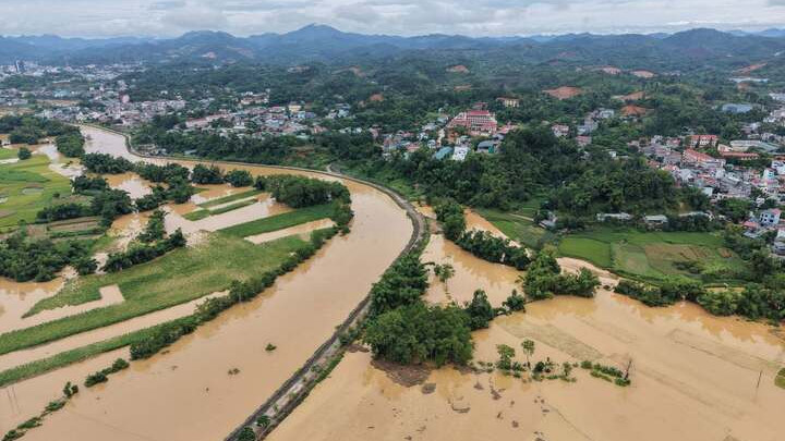 mua lon don dap, 3 nha may thuy dien o cao bang khan cap xa lu hinh anh 1