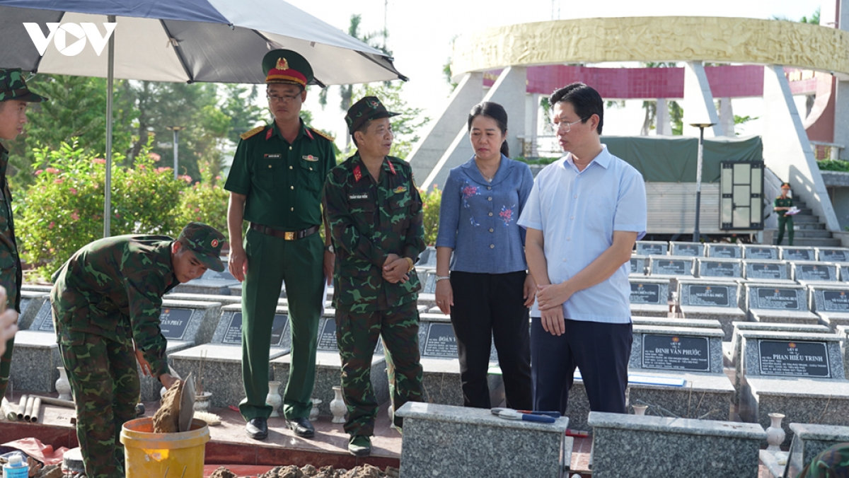 Dong thap lay 360 mau hai cot de tien hanh xac dinh danh tinh liet sy hinh anh 2