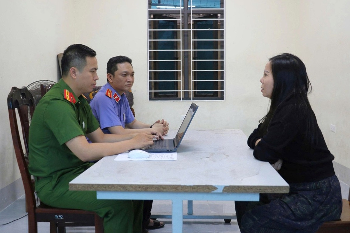 Võ Thị Hằng tại cơ quan Công an. (Ảnh: Công an Nghệ An)