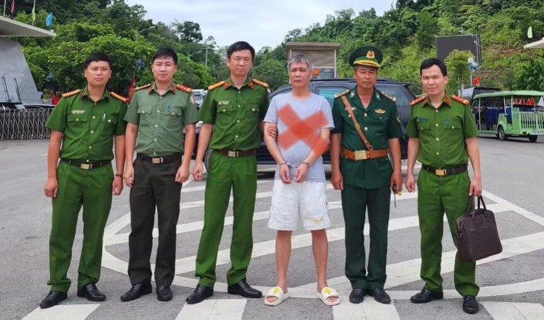 Doi tuong nguoi nuoc ngoai lua dao hon 8 trieu nhan dan te, tron truy na hinh anh 1
