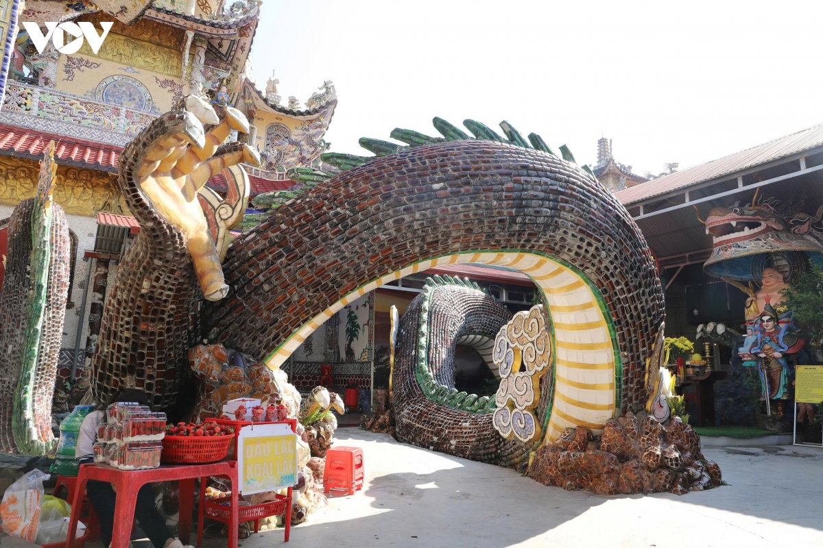 kham pha chua linh phuoc - ngoi chua nam giu 11 ky luc viet nam giua long Da lat hinh anh 4