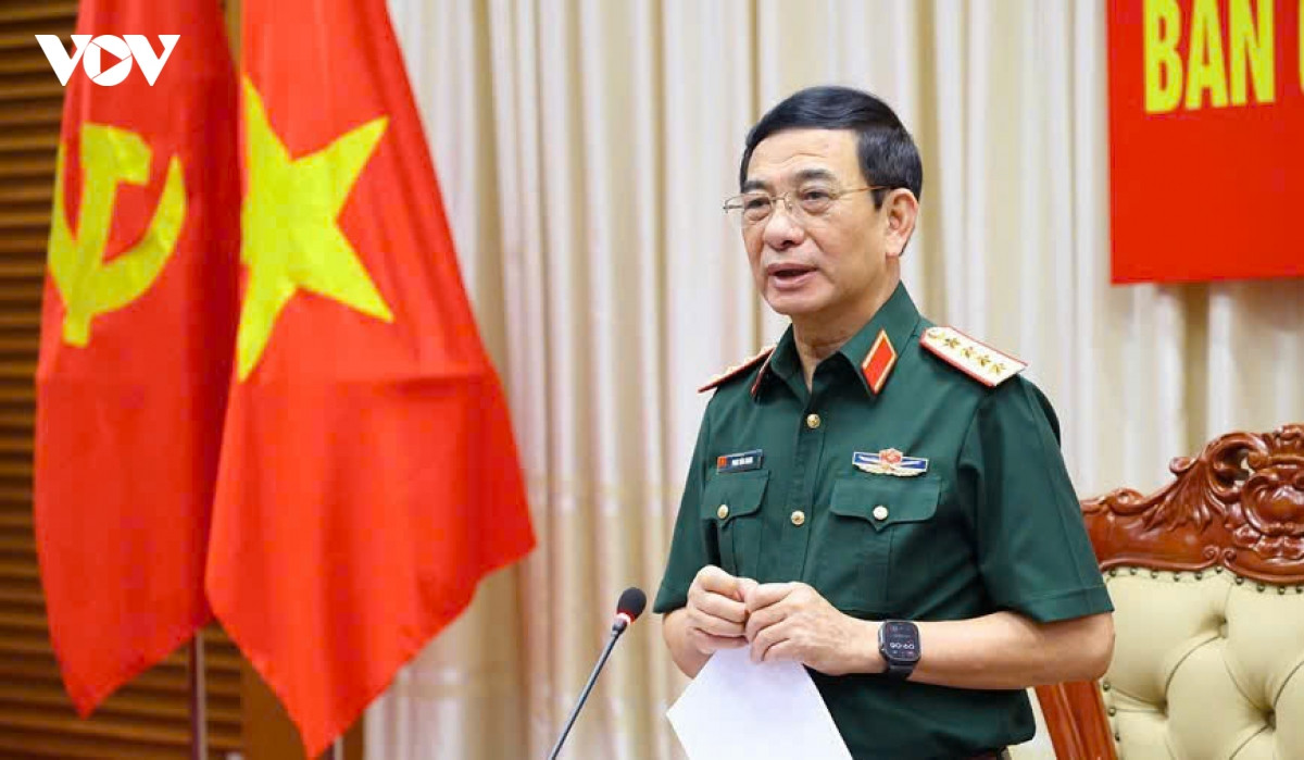 Dai tuong phan van giang chu tri ban giao nhiem vu tu lenh quan khu 1 hinh anh 2