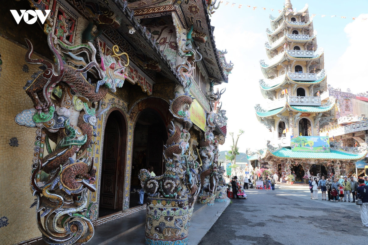 kham pha chua linh phuoc - ngoi chua nam giu 11 ky luc viet nam giua long Da lat hinh anh 7